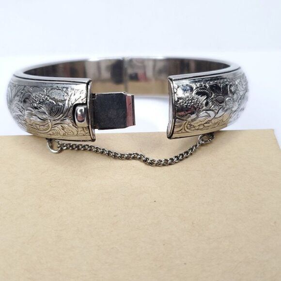 Vintage Hinged Embossed Floral Bangle Bracelet Silvertone Domed Rounded 5/8" - Picture 5 of 6